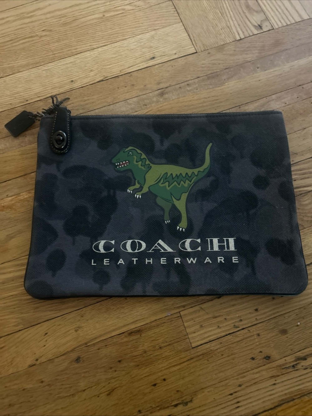 COACH BLACK REXY LEATHER LARGE TURNLOCK POUCH Camouflage Camo